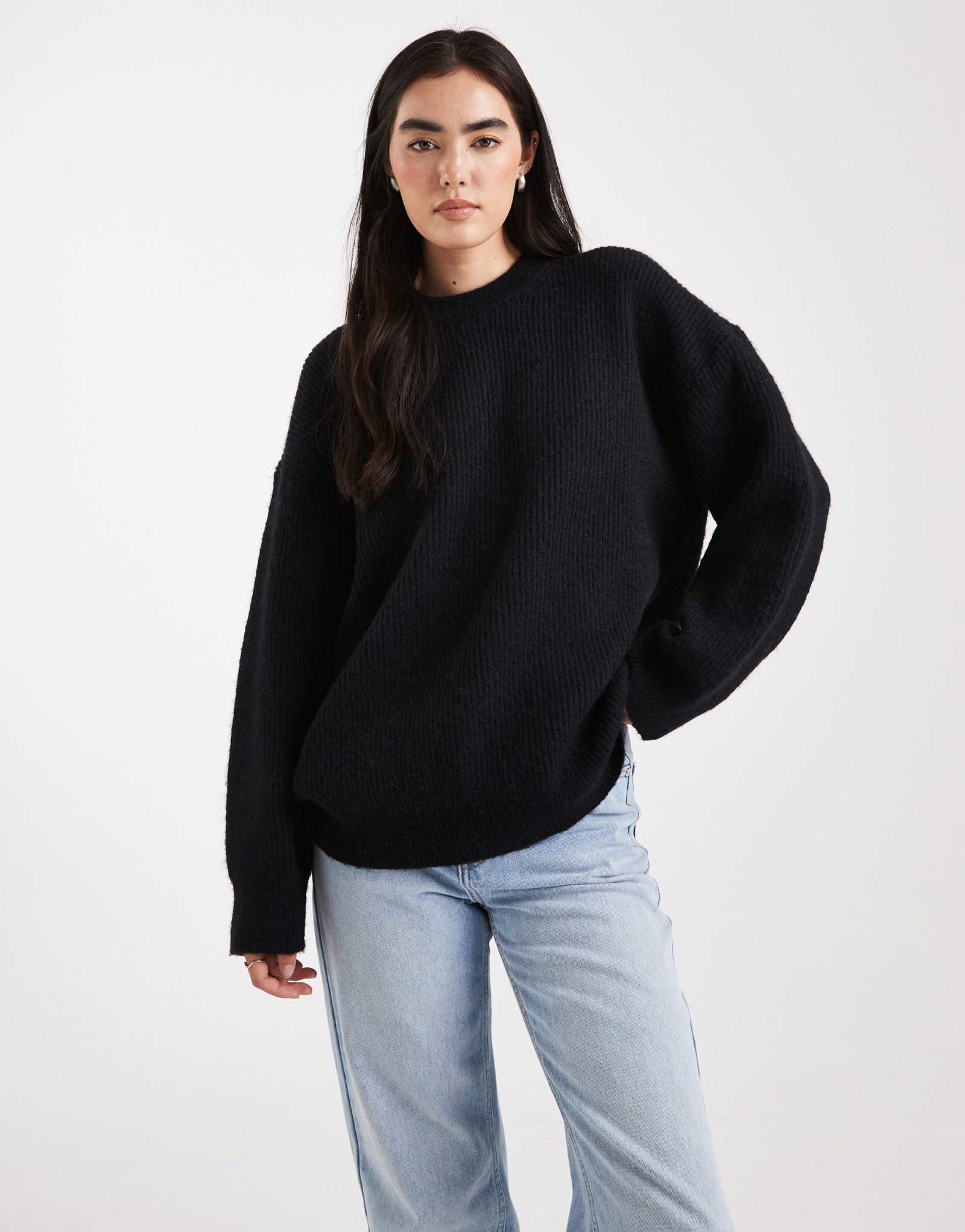 ДИЗАЙНЕРСКИЙ свитер-кокон с круглым вырезом оверсайз от ASOS черного цвета в рубчик