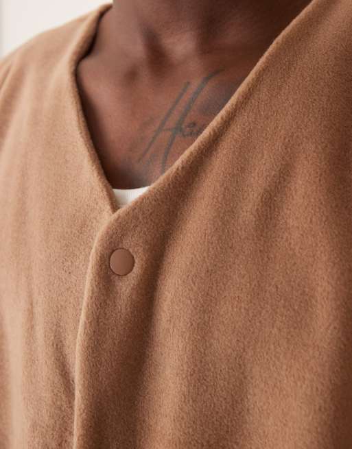 ASOS DESIGN - Oversized cropped fleece vest met verlaagde schouders in beige, 2 van 4
