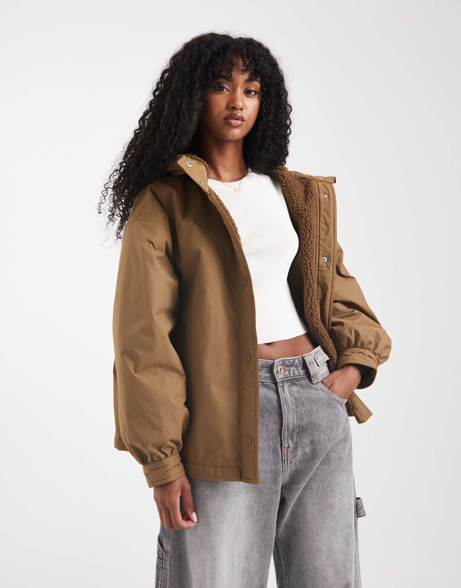 Плащ-дождевик оверсайз ASOS DESIGN на флисовой подкладке оливкового цвета