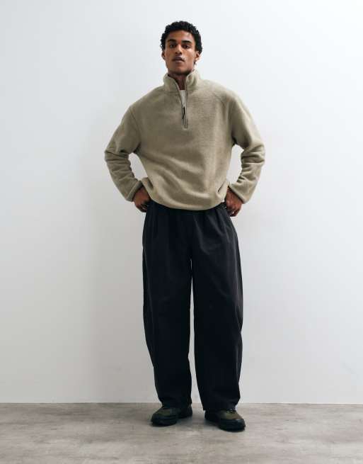 ASOS DESIGN oversized fleece med halvdragkedja, broderad text och ryggtryck i brun, 4 av 5