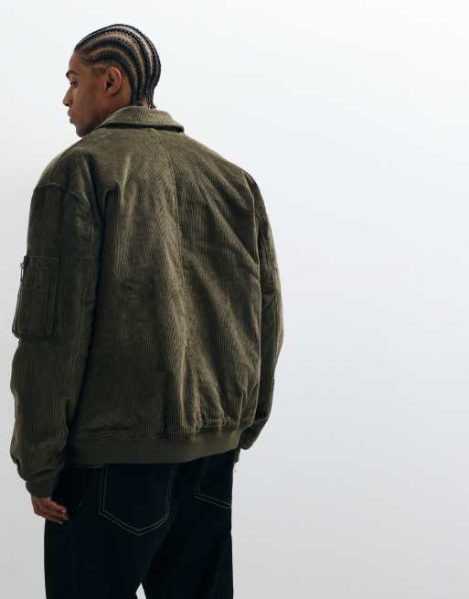 ASOS DESIGN oversized fløjlsbomberjakke i khaki, 3 af 5