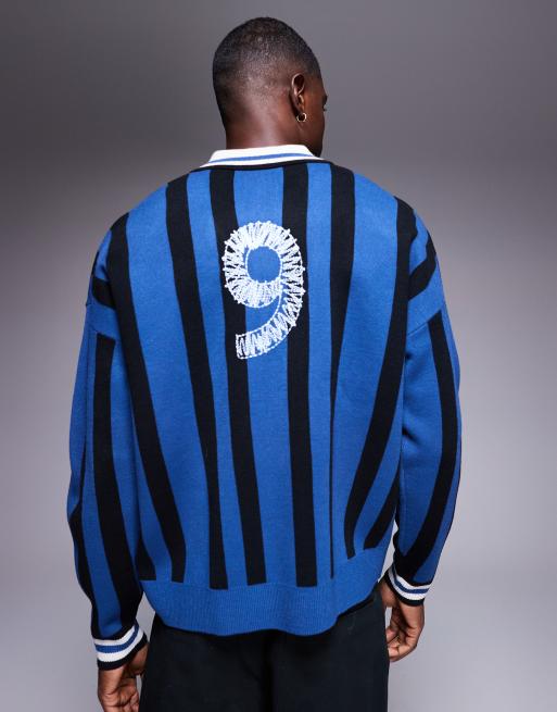 ASOS DESIGN - Oversized gebreide gestreepte polo. met grafische print in blauw, 3 van 5