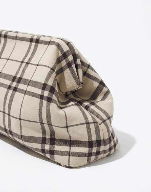 ASOS DESIGN - Oversized geruite clutch in crème, 7 van 11
