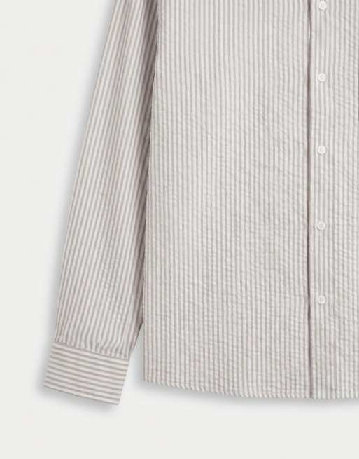 ASOS DESIGN - Oversized gestreept overhemd van seersuckerstof met borduursel op de borst in grijs, 8 van 9