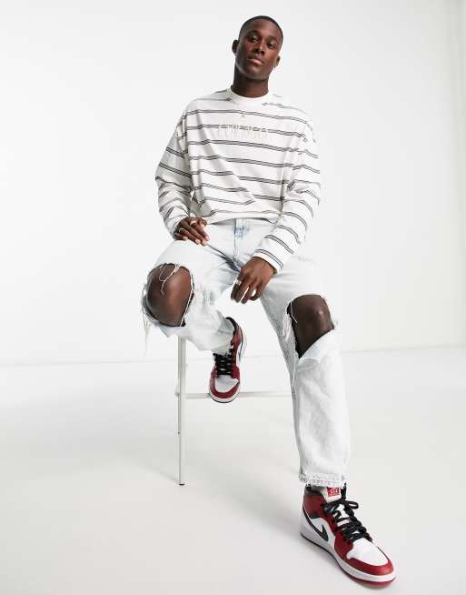 ASOS DESIGN - Oversized gestreept T-shirt met lange mouwen in gebroken wit met print op de voorkant, 2 van 4