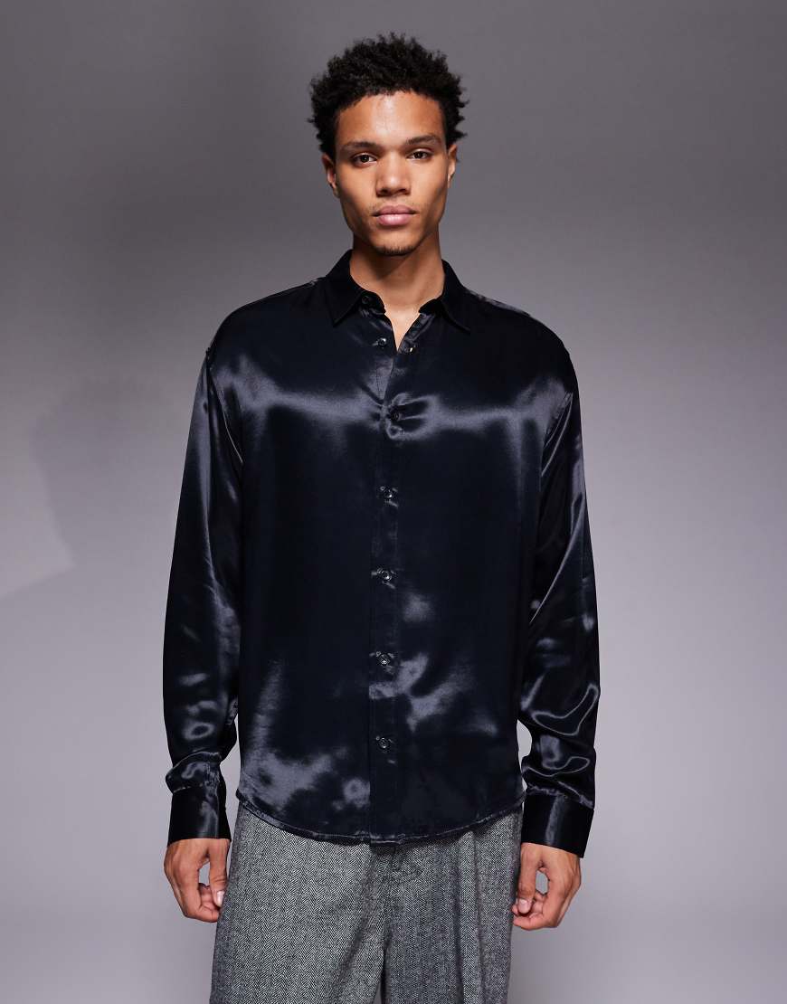 Oversized-Hemd aus Satin in Schwarz Schwarz M