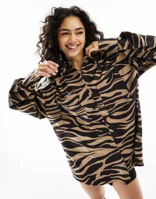 ASOS DESIGN - Oversized-Hemd mit Tierfellmuster-Bunt