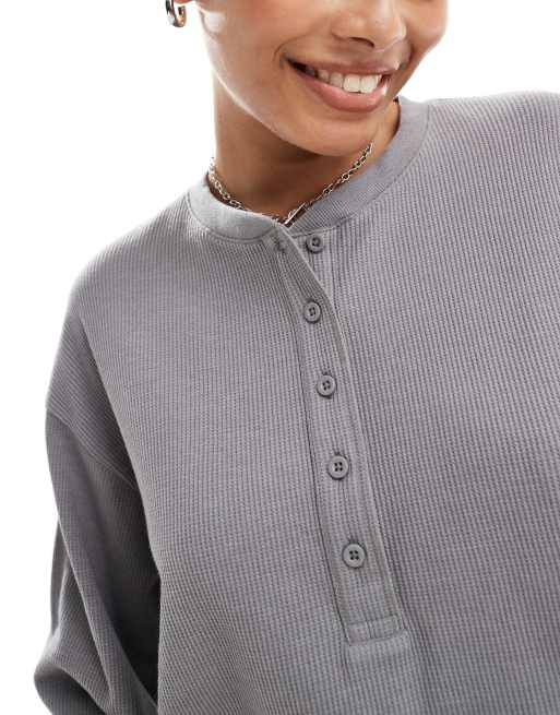 ASOS DESIGN - Oversized henley top met lange mouwen en wafelstructuur in grijs