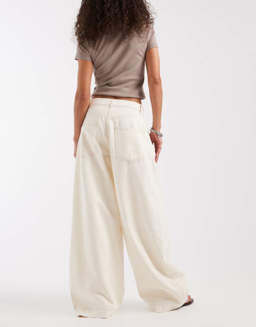ASOS DESIGN oversized horseshoe in ecru, 3 of 5
