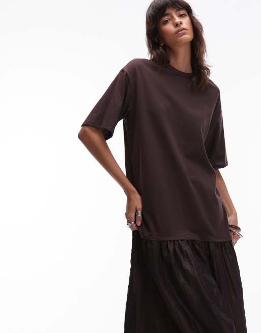 ASOS DESIGN - Oversized hybride maxi-jurk met korte mouwen en verlaagde taille in chocoladebruin, 2 van 4
