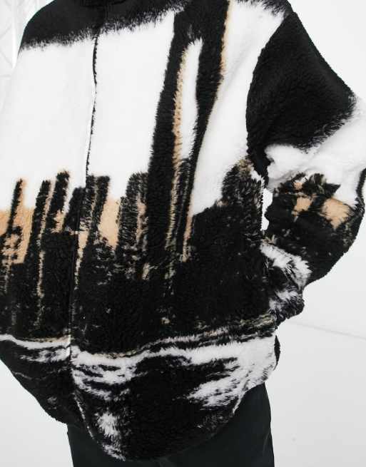 ASOS DESIGN – Oversized-Jacke aus Teddyfell in Schwarz mit durchgehendem Reißverschluss und Skyline-Print, 3 von 4