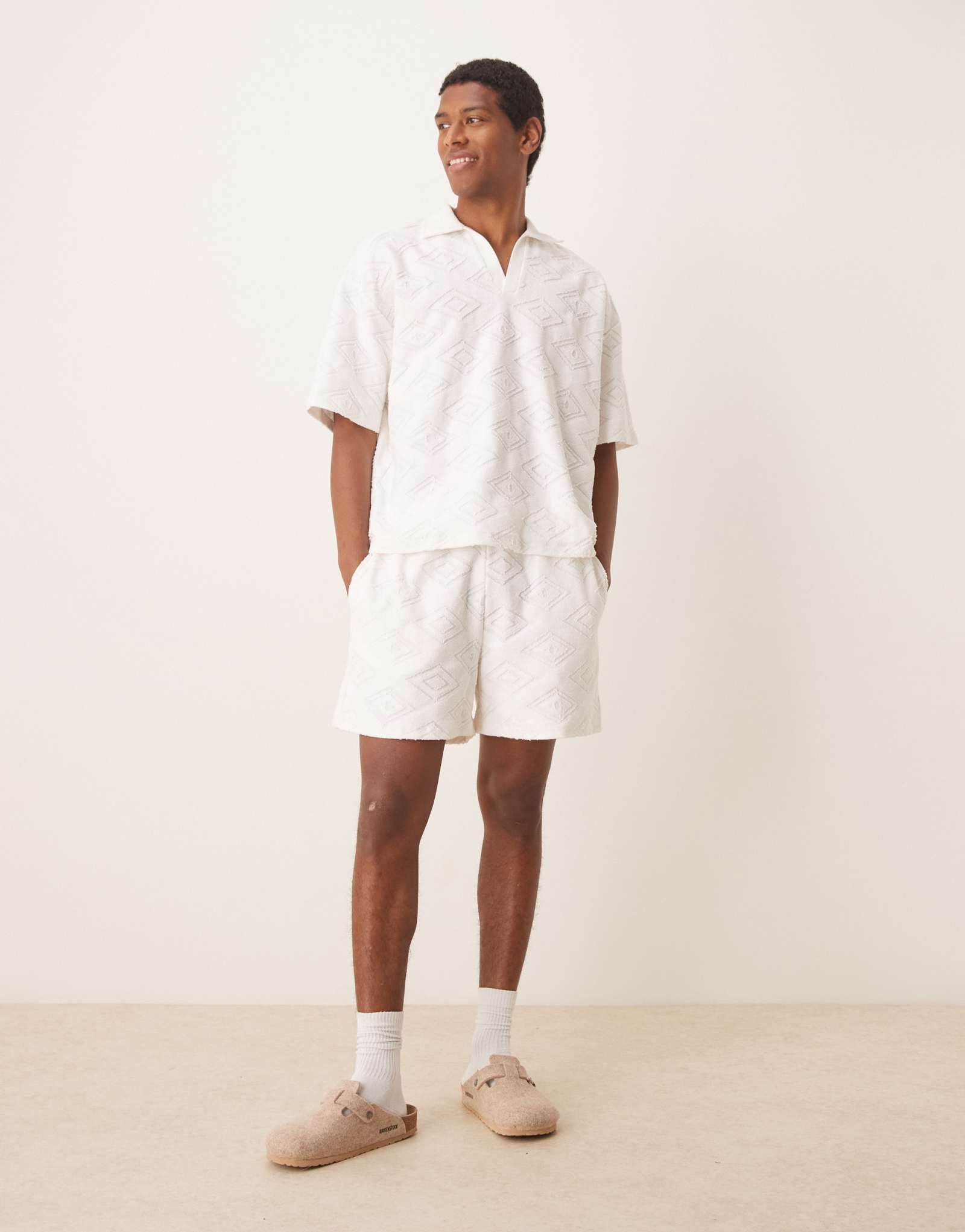Жаккардовые шорты оверсайз от ASOS DESIGN цвета экрю - часть комплекта