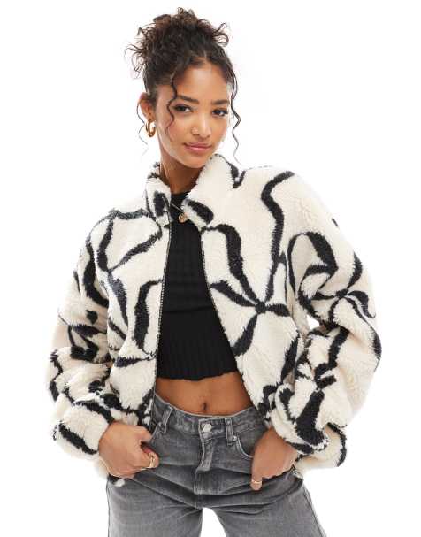 ASOS DESIGN - Oversized jakke i imiteret lammeskind med lynlås og sløjfeprint - view 1