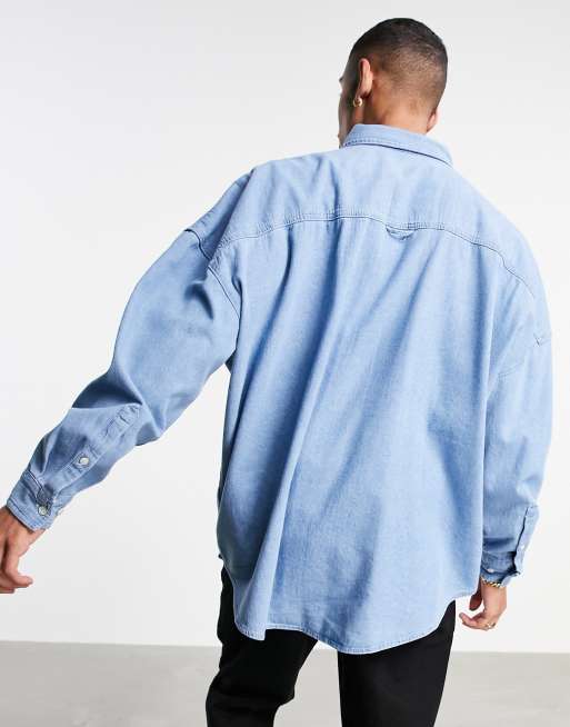 ASOS DESIGN – Oversized Jeanshemd in verwaschenem Vintage-Mittelblau, 2 von 4