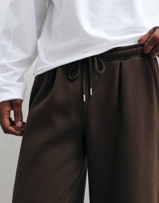 ASOS DESIGN - Oversized joggingbroek met plooien en ballonpijpen in bruin, 2 van 5