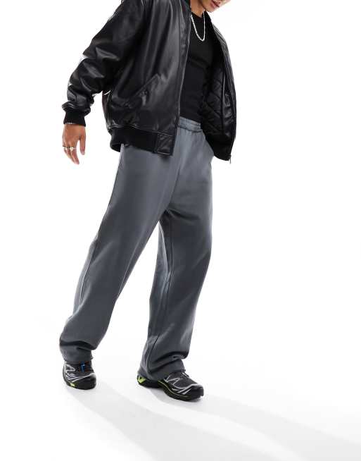 ASOS DESIGN - Oversized joggingbroek met wijde pijpen en distressed detail in zwarte wassing