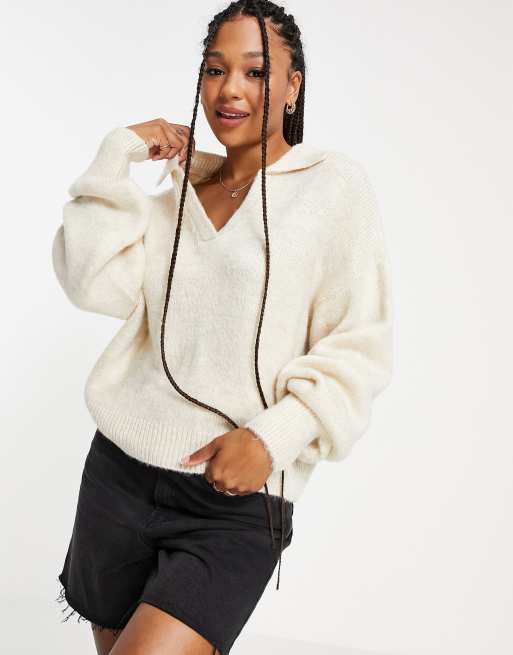 ASOS DESIGN oversized jumper with open collar in cream, 4 of 4