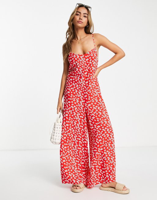 ASOS DESIGN – Oversized-Jumpsuit mit Trägern und Rückenbindung in Rot mit Blümchenmuster