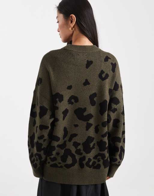 ASOS DESIGN - Oversized kakigrøn striktrøje med leopardmønster, 3 af 4