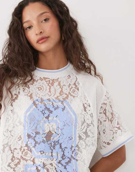 ASOS DESIGN - Oversized kanten top met voetbalprint in wit, 3 van 4