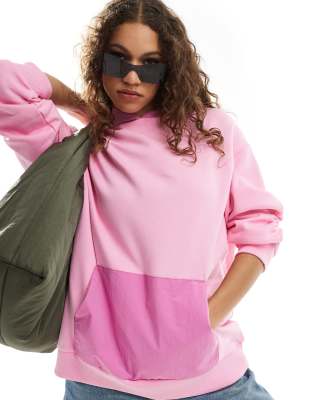 ASOS DESIGN - Oversized-Kapuzenpullover aus Nylon in Rosa