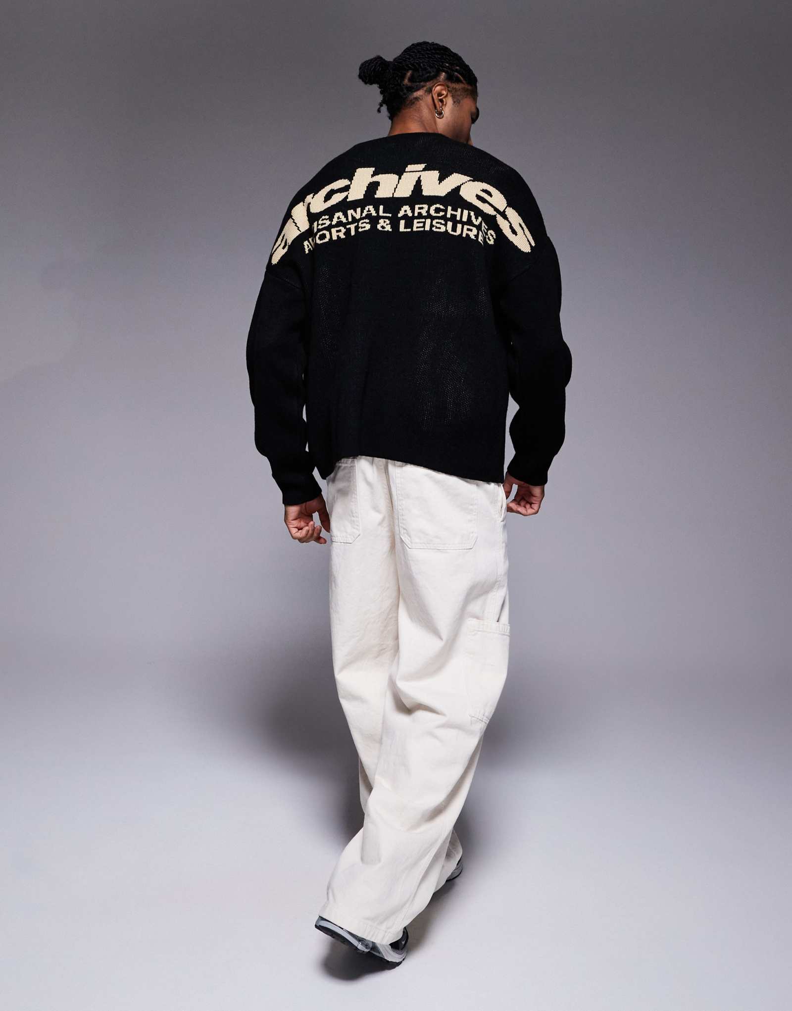 ДИЗАЙНЕРСКИЙ свитер ASOS из объемной вязки с круглым вырезом и принтом Archives сзади черного цвета