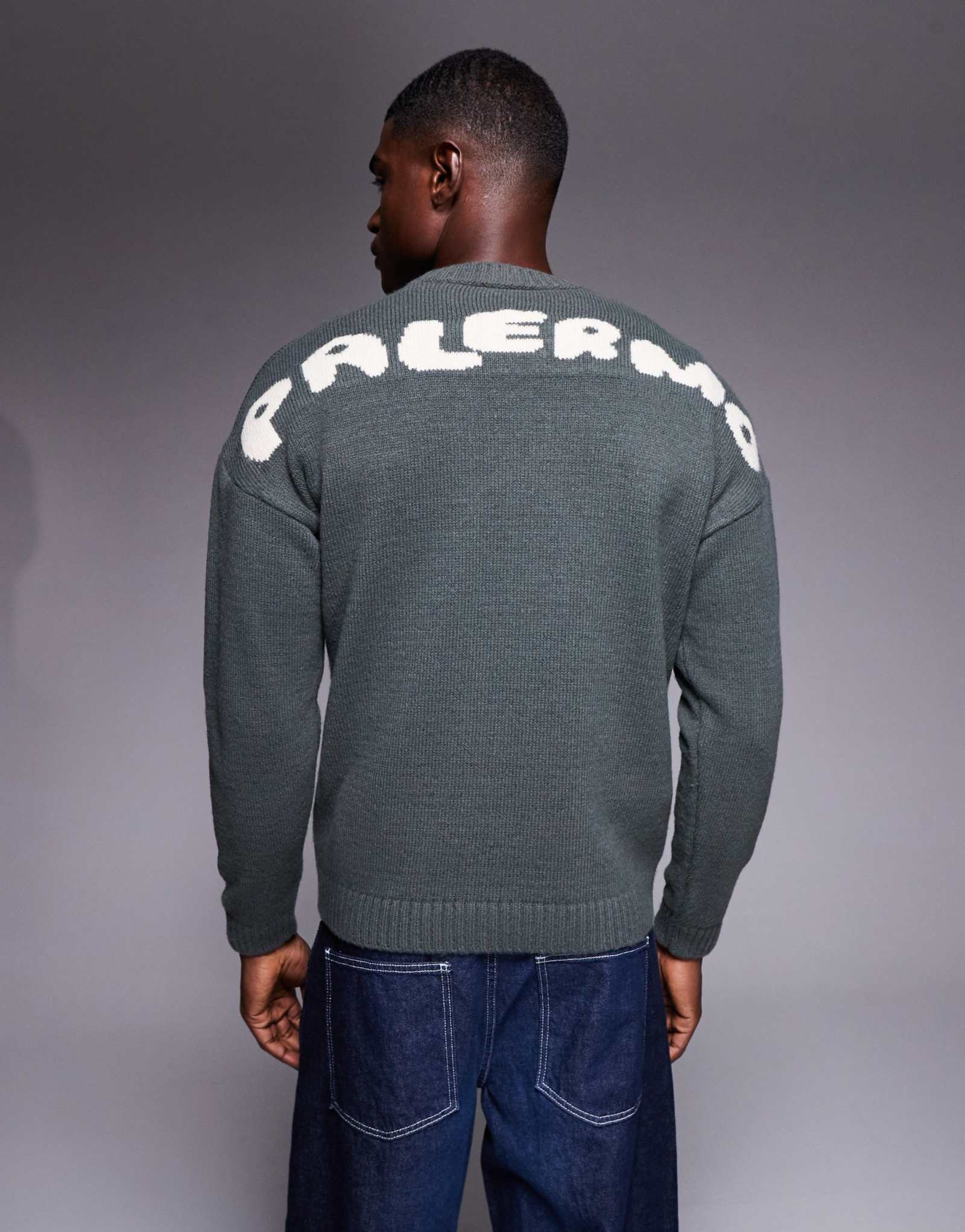 ДИЗАЙНЕРСКИЙ свитер оверсайз из трикотажа ASOS с круглым вырезом горловины и принтом Палермо на спине, выполненным в угольном цвете