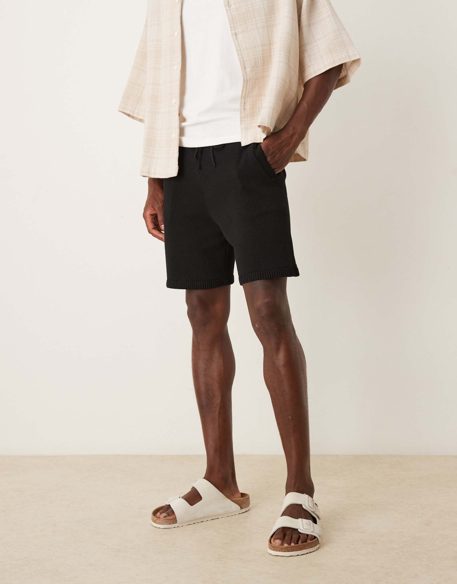 ДИЗАЙНЕРСКИЕ трикотажные шорты оверсайз от ASOS черного цвета