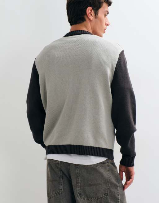 ASOS DESIGN oversized knitted jumper with contrast sleeves and graphic in grey, 3 of 5