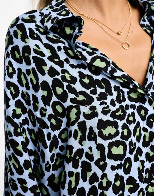ASOS DESIGN - Oversized langærmet skjorte i blåt leopardprint, 2 af 4