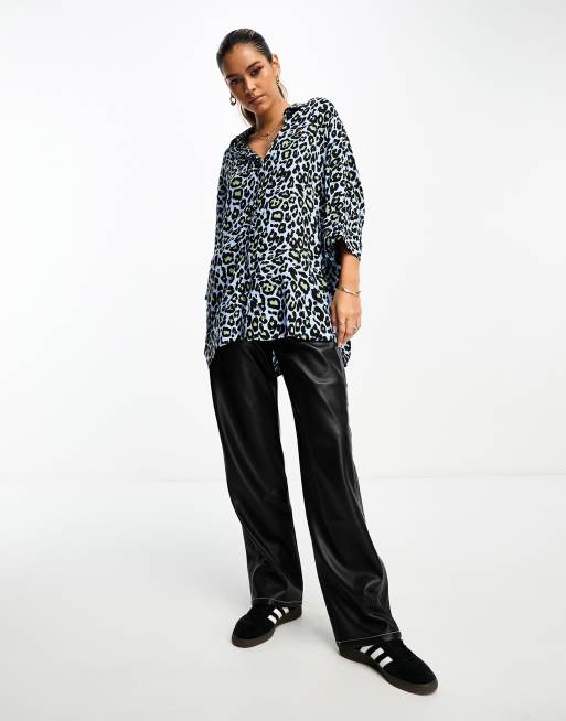 ASOS DESIGN - Oversized langærmet skjorte i blåt leopardprint, 4 af 4