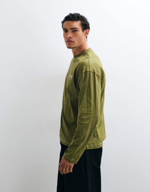 ASOS DESIGN oversized langærmet top med logoprint i khaki, 2 af 5