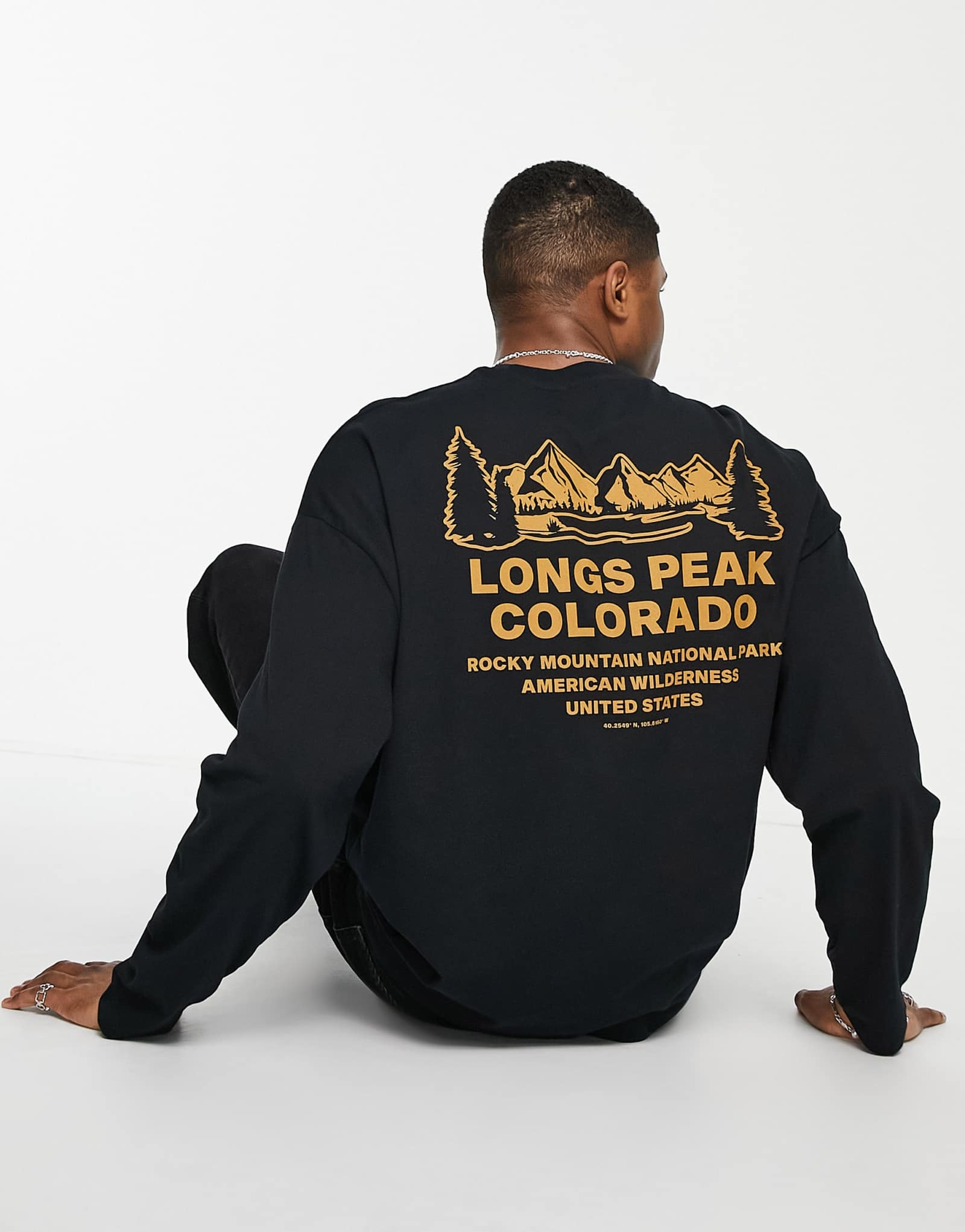 ДИЗАЙНЕРСКАЯ негабаритная футболка ASOS с длинным рукавом черного цвета и принтом 