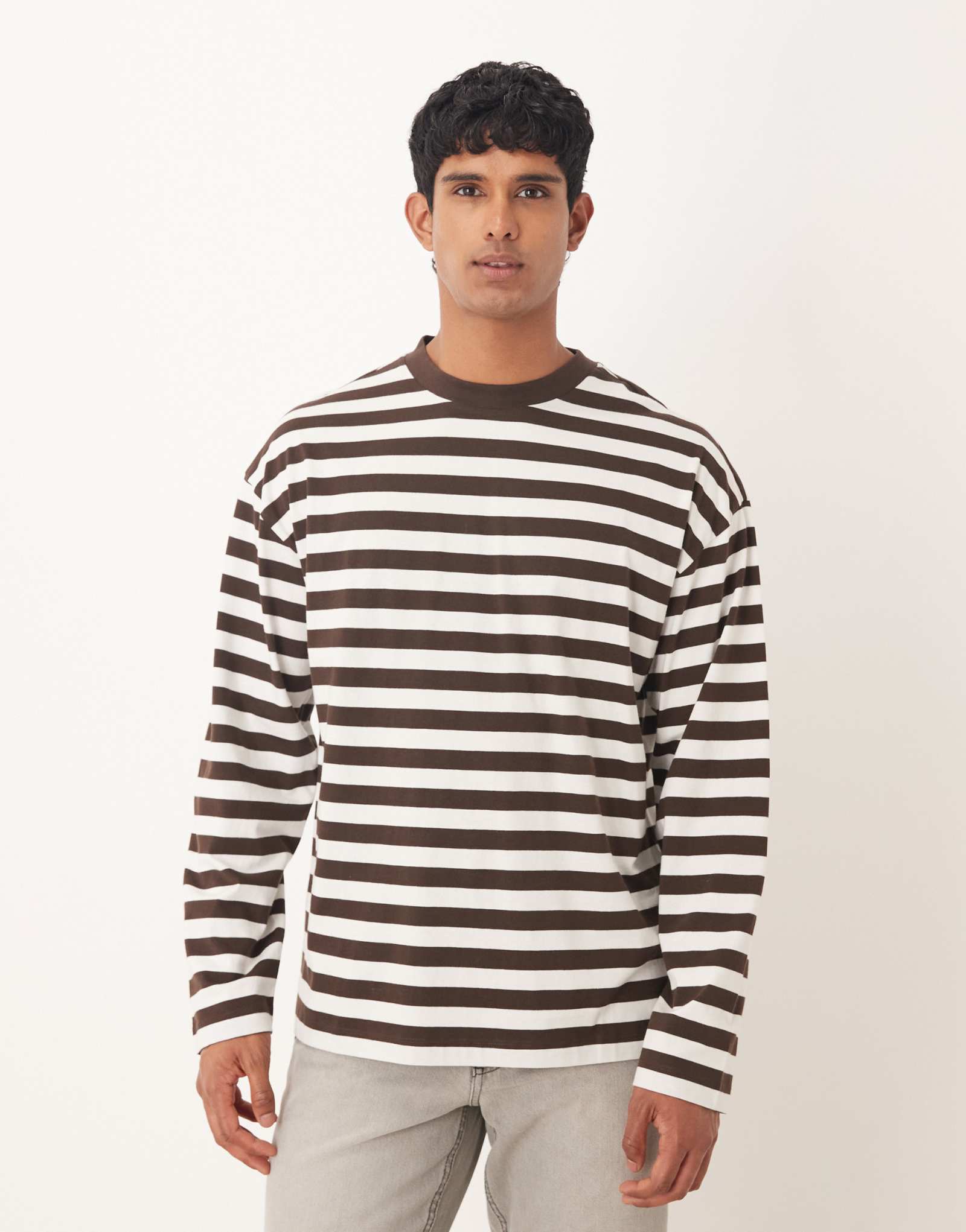 ДИЗАЙНЕРСКАЯ футболка оверсайз с длинным рукавом от ASOS в коричневую и бежевую полоску