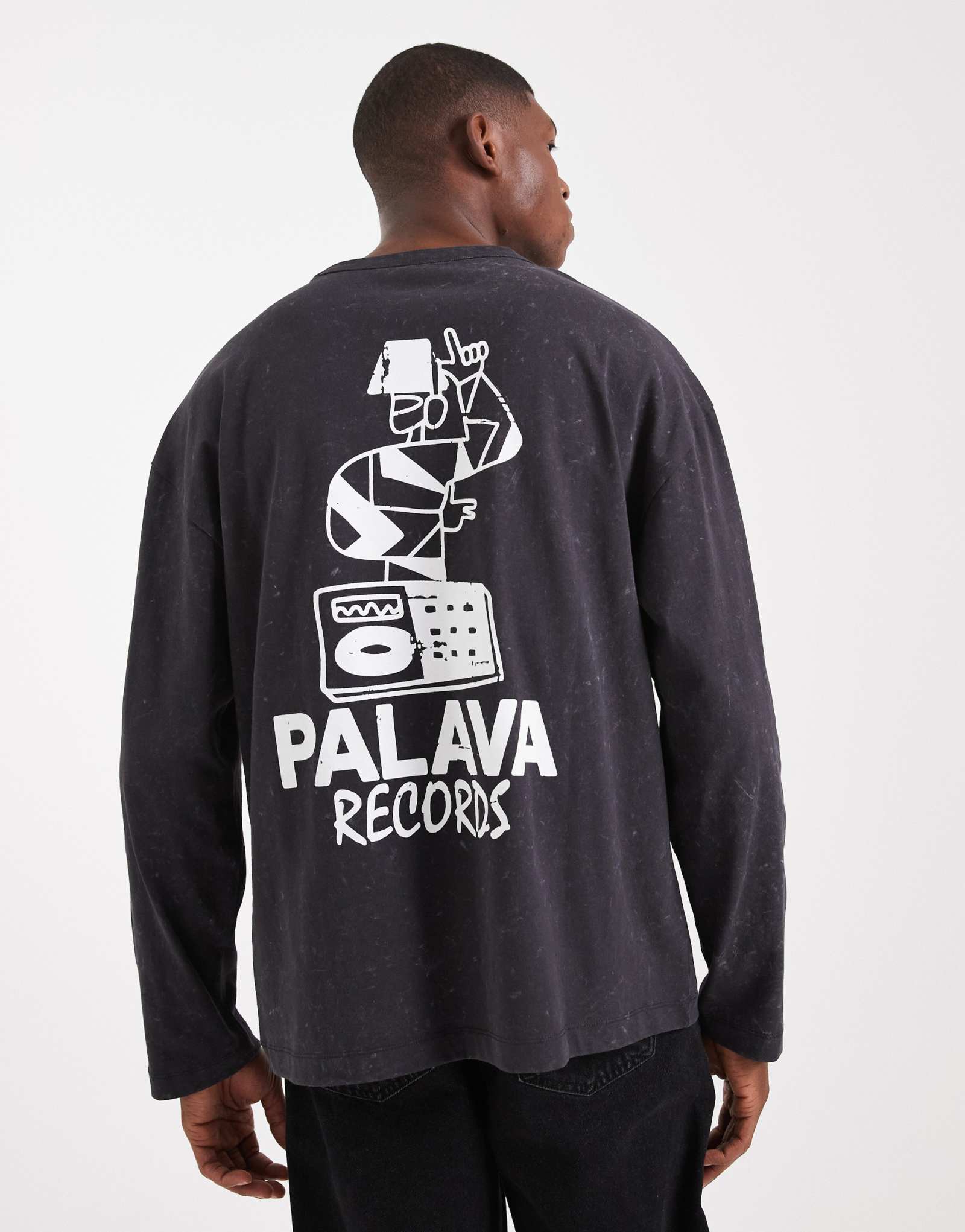 ДИЗАЙНЕРСКАЯ футболка оверсайз с длинным рукавом и принтом сзади от ASOS из плотной черной выстиранной ткани