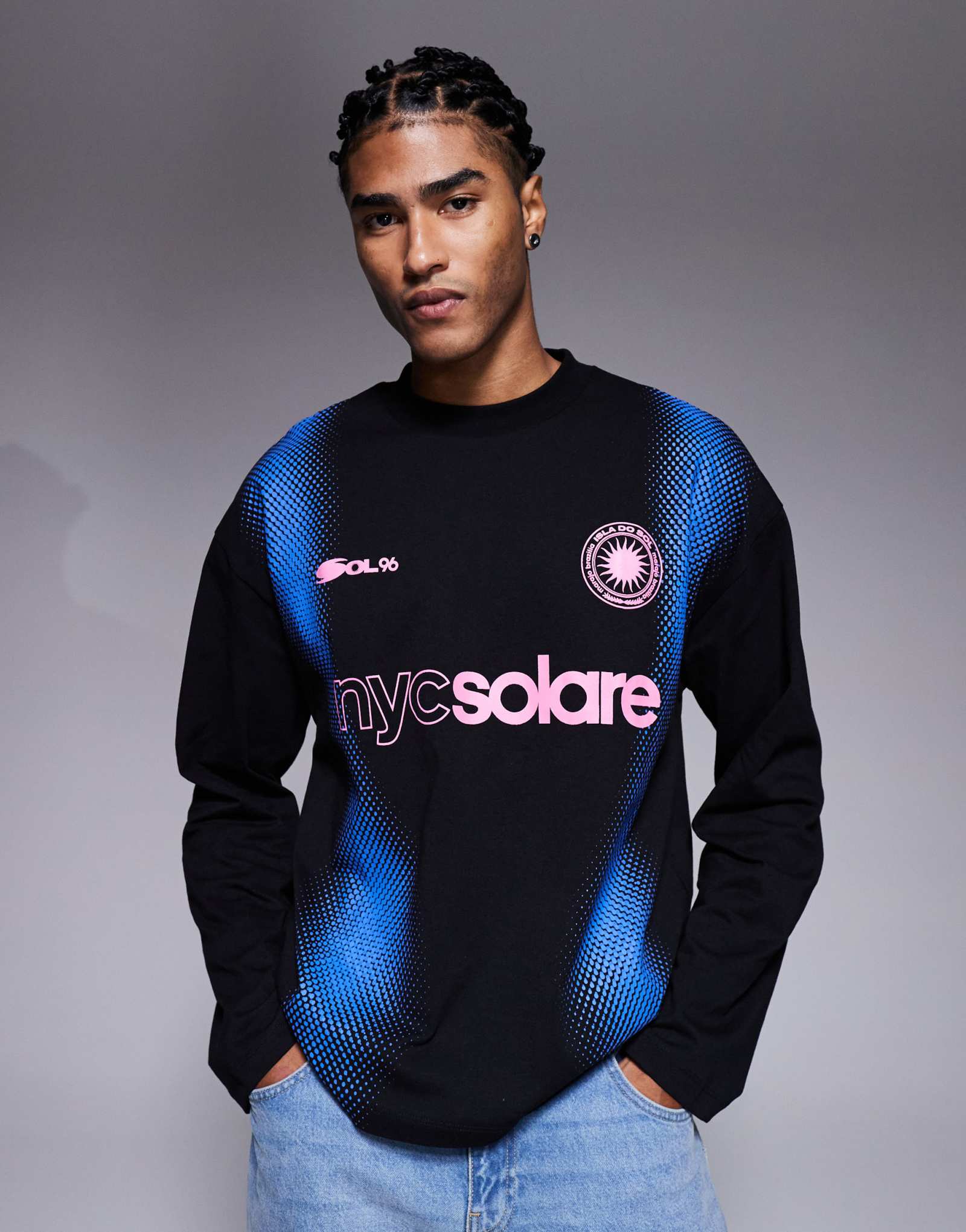 ДИЗАЙНЕРСКАЯ негабаритная футболка ASOS с длинным рукавом и рисунком высокого качества в стиле футбола черного цвета