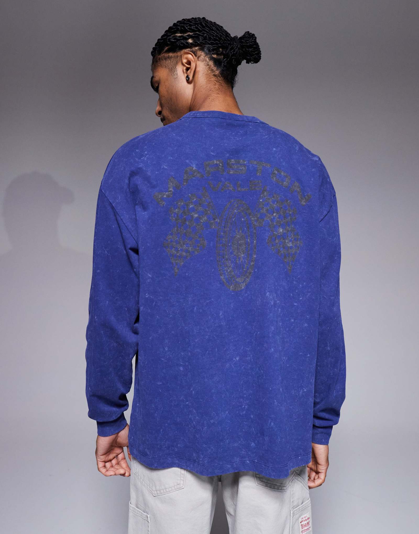 Застиранная темно-синяя футболка ASOS DESIGN oversize с длинным рукавом и изображением двигателя