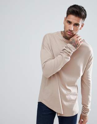 baggy t shirt with tight sleeves