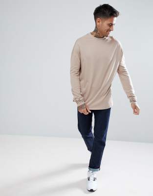baggy t shirt with tight sleeves