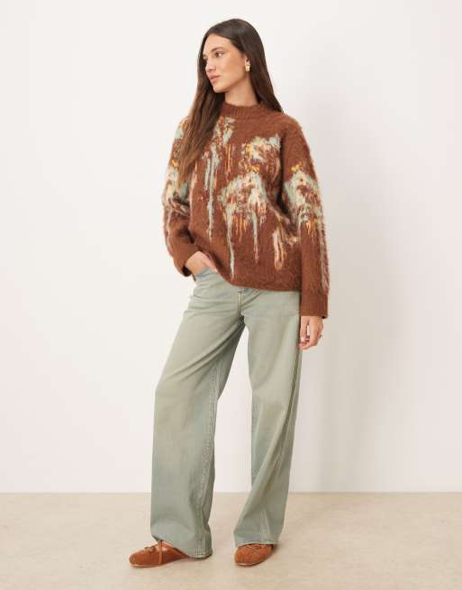 ASOS DESIGN - Oversized og børstet brun striktrøje med abstrakt blomstermønster og rund hals, 2 af 4