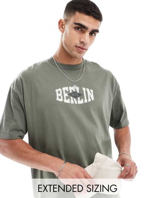 ASOS DESIGN - Oversized og kakifarvet T-shirt med byprint på brystet