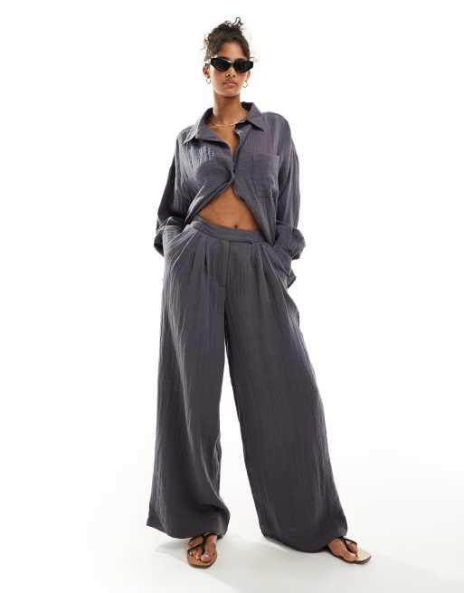 ASOS DESIGN - Oversized og koksgrå skjorte med sænket krave i tekstureret stof - Del af sæt, 3 af 4
