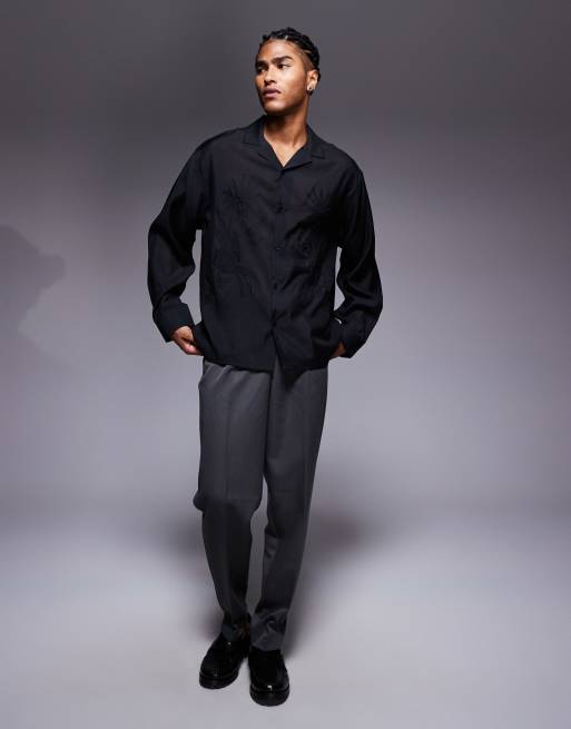 ASOS DESIGN - Oversized overhemd met brede reverskraag in zwart met borduursel in dezelfde tint, 2 van 5