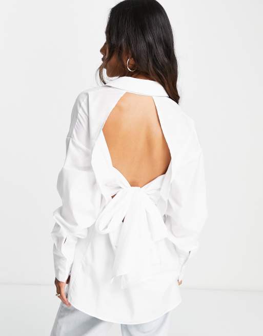 ASOS DESIGN - Oversized overhemd met open achterkant en strik in wit 