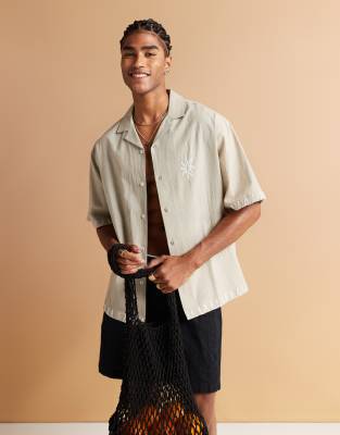 ASOS DESIGN - Oversized overhemd met reverskraag en print op de borst in groen - view 1