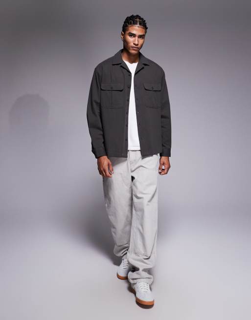 ASOS DESIGN - Oversized overhemd van keperstof met reverskraag en cargozakken in kaki, 2 van 5