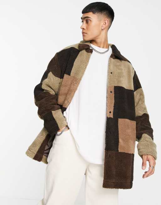ASOS DESIGN - Oversized overshirt van borg in bruin met patchwork in kleurschakeringen