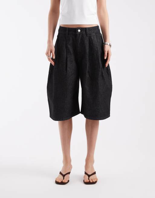 ASOS DESIGN oversized pleat bermuda short in black rinse, 2 of 5