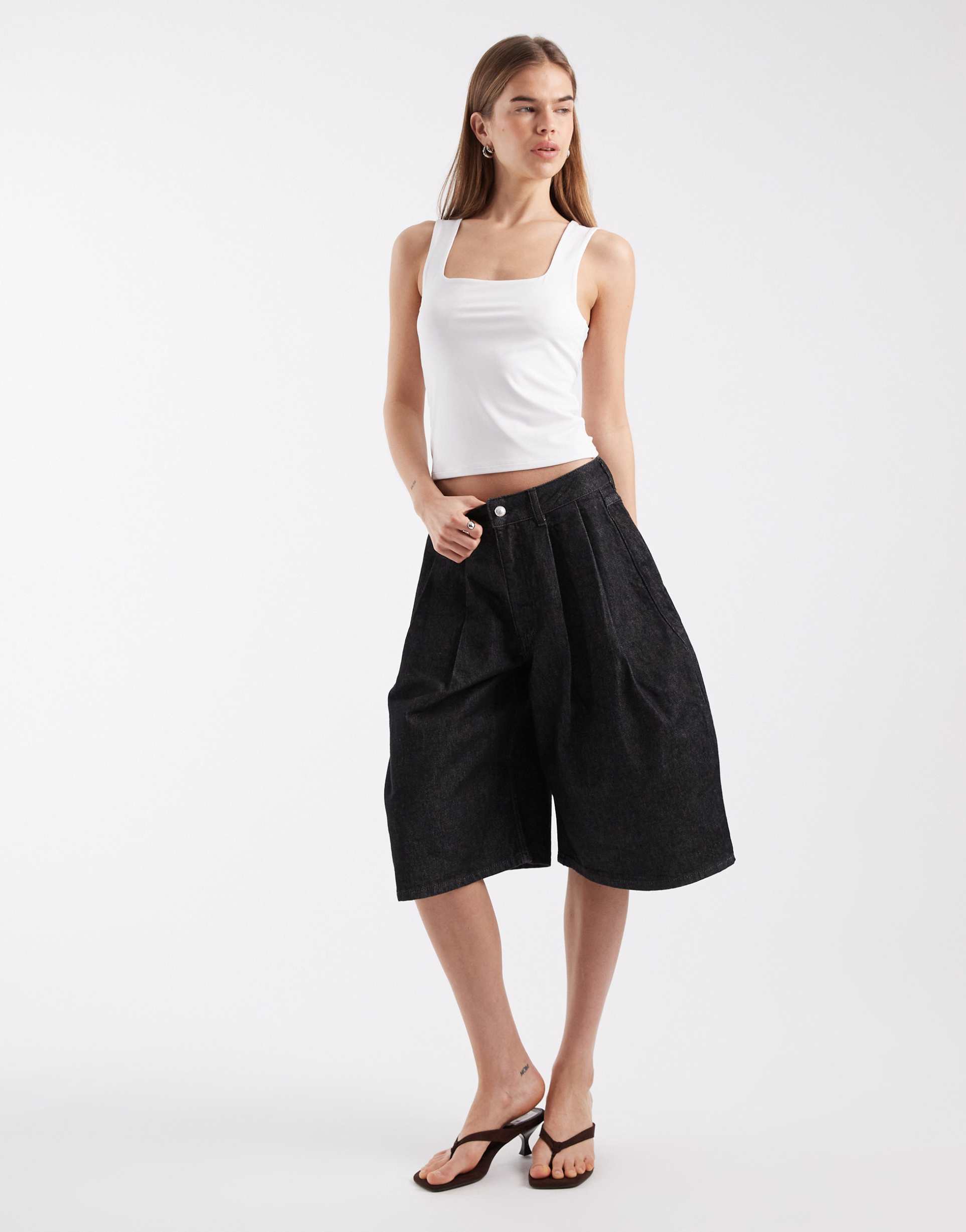 asos design oversized pleat bermuda shorts in black rinse