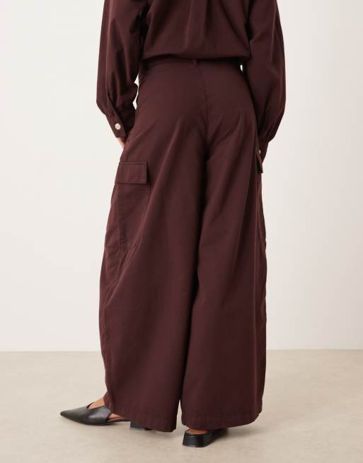ASOS DESIGN oversized pleated cotton cargo trouser in plum, 4 of 5